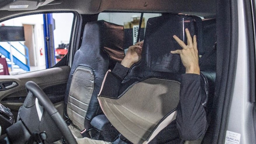 Главная картинка новости: В Костромской области нетрезвый мужчина устроил представление для полицейских и заперся в машине