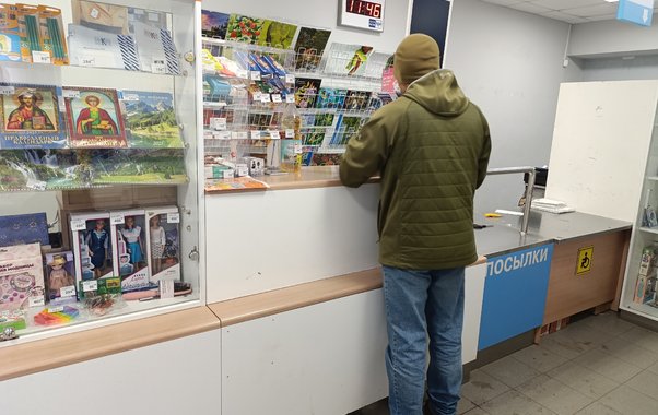 В Костроме подростки обманывали маркетплейсы, подменяя брендовые вещи на почте