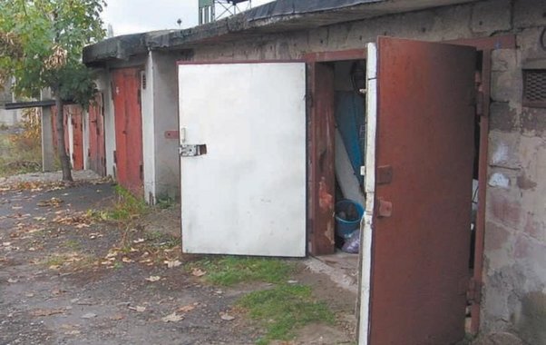 В Буе студенты обчистили гараж, приняв его за заброшенный