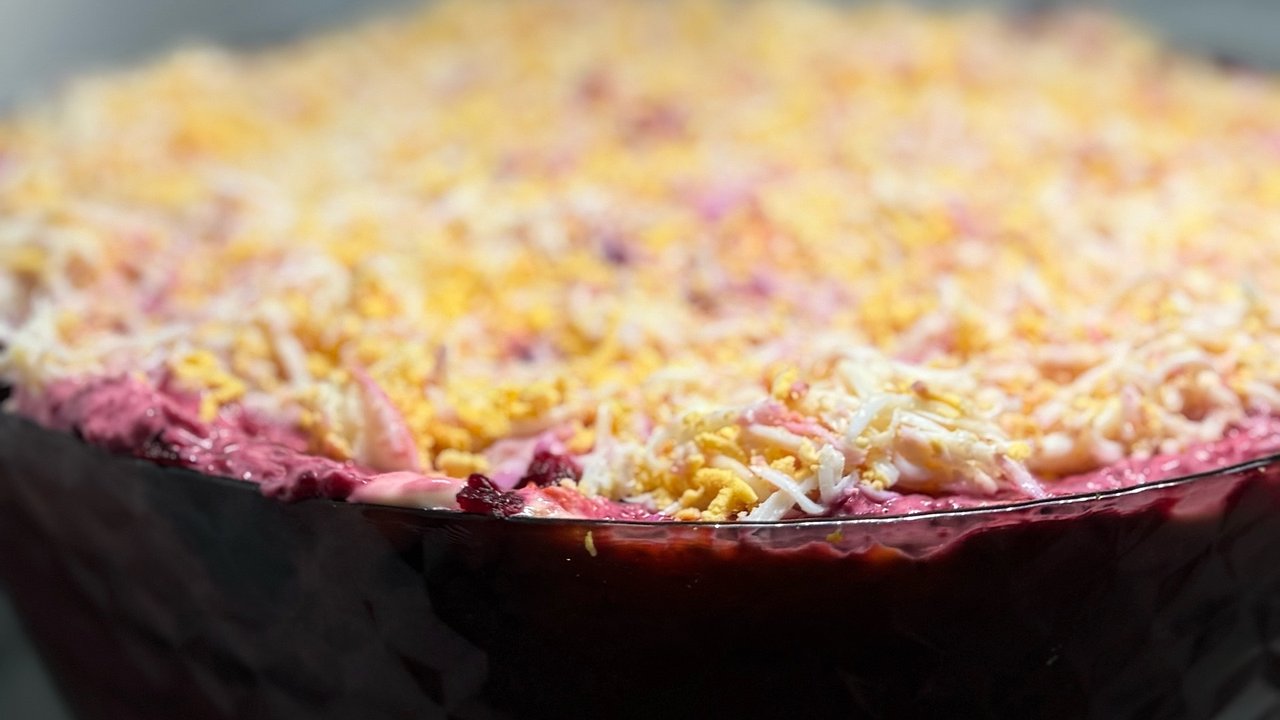 Главная картинка новости: Селёдка - это уже прошлый век: на новогоднем столе балом теперь правит "Кобыла под шубой"