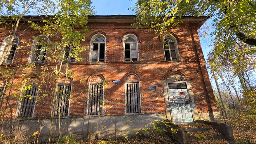 Главная картинка новости: Школа в Макарьеве продаётся за 2 миллиона