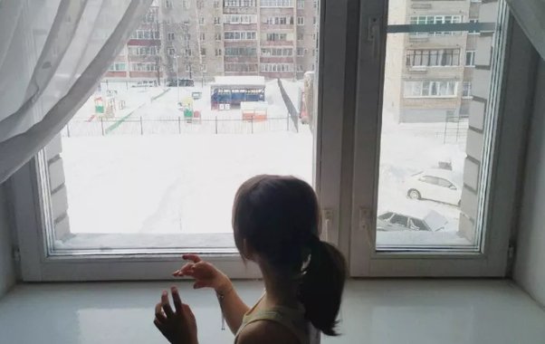 На окна давно ничего не клею и обогреватель не включаю: стащила идею у северян - дома тепло даже в -40