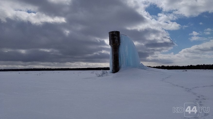 Главная картинка новости: В поселке Кустово продают водонапорную башню с участком