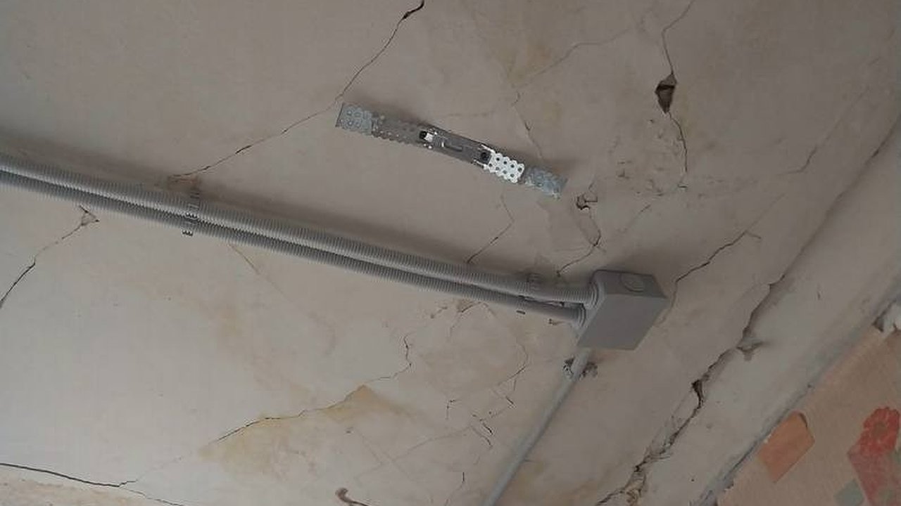 Главная картинка новости: Костромская прокуратура инициировала проверку многоквартирного дома из-за угрозы обрушения потолка