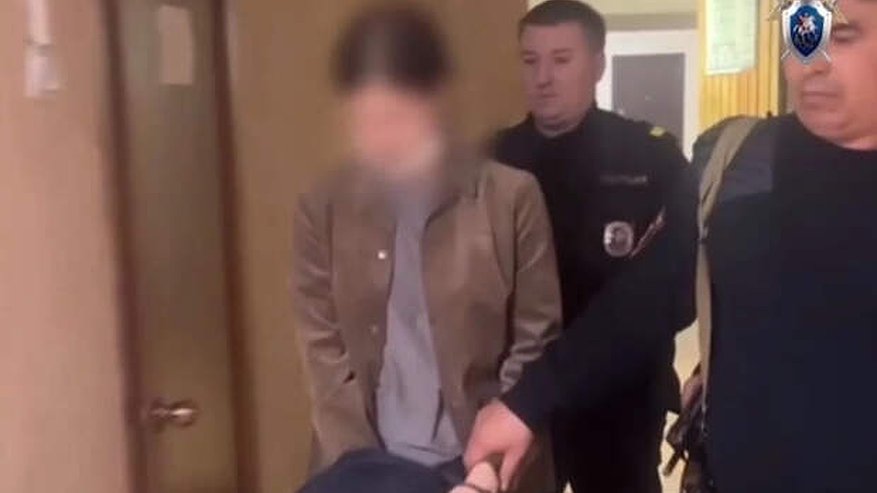 Главная картинка новости: В Костромской области 20-летняя девушка спаивала несовершеннолетнюю подругу