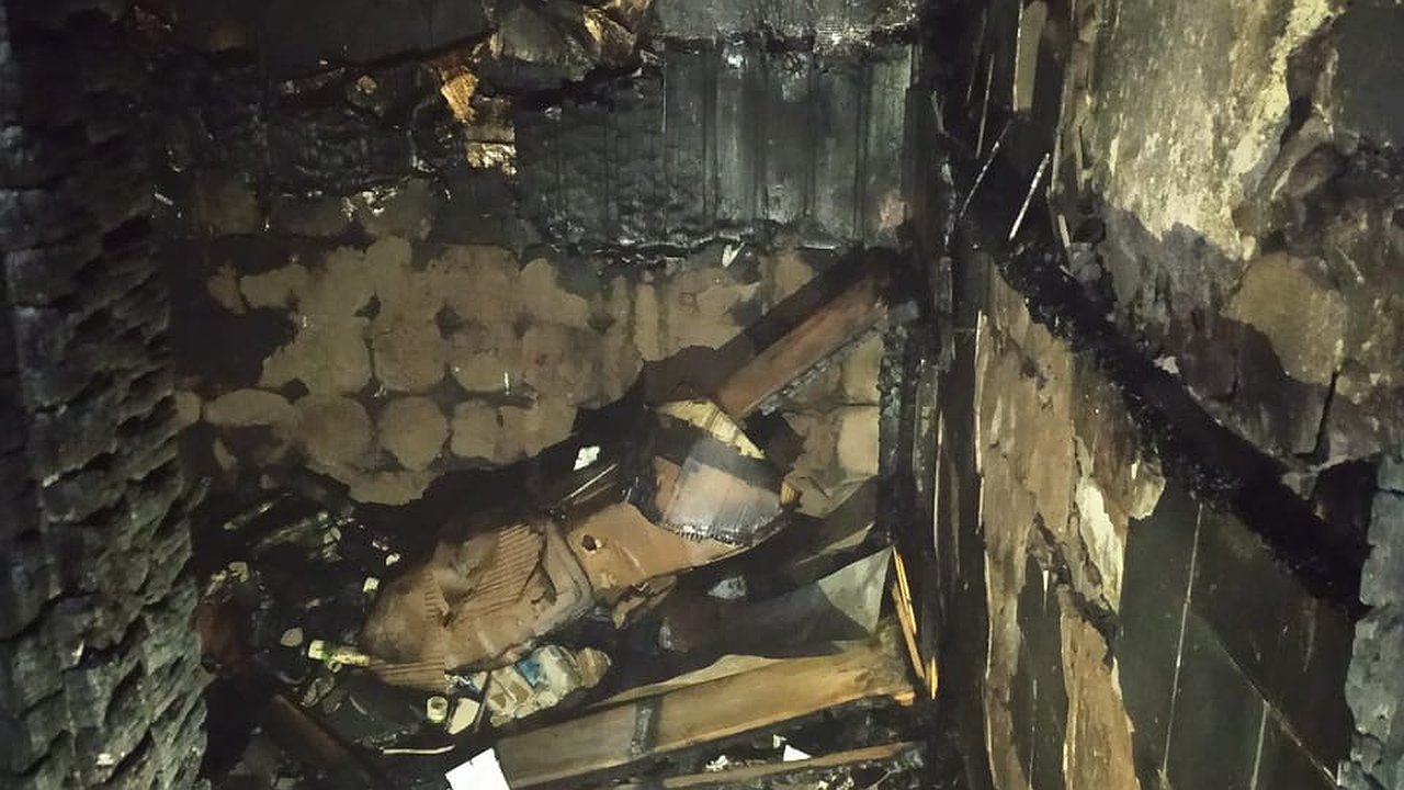 Главная картинка новости: В Костромском райцентре загорелся магазин