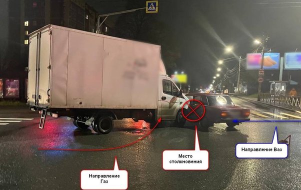 В Костроме "Лада" столкнулась с грузовиком: есть пострадавшие