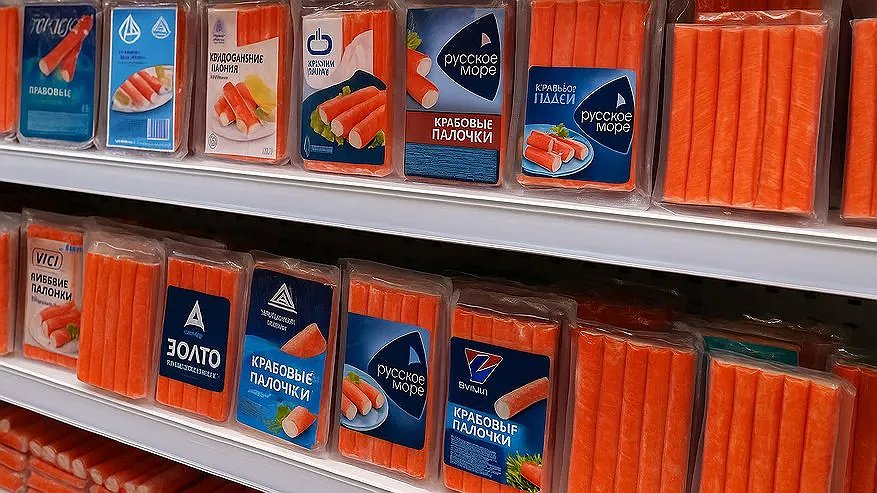 Главная картинка новости: Крахмал и соя, ни грамма настоящей рыбы: в Роскачестве рассказали, какие крабовые палочки лучше не покупать