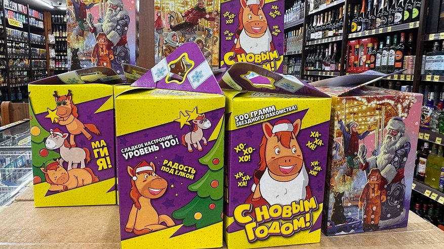 Главная картинка новости: Берите, даже не раздумывая: в Роскачестве рассказали, какие сладкие новогодние подарки можно смело дарить детям