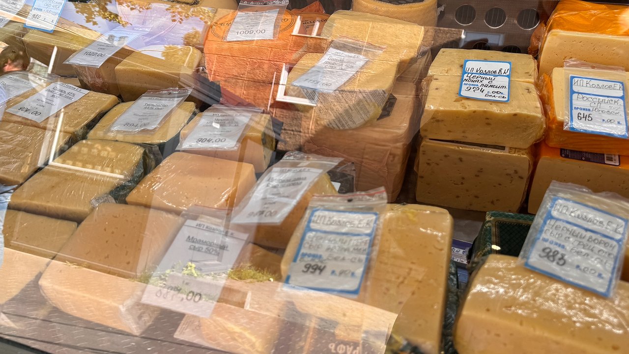 Главная картинка новости: Как выбрать сыр, который точно сделан из молока и без "пальмы": лучшие марки 2025 года по версии Роскачества