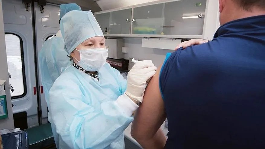 Главная картинка новости: Все костромские педагоги сделали прививку от гриппа