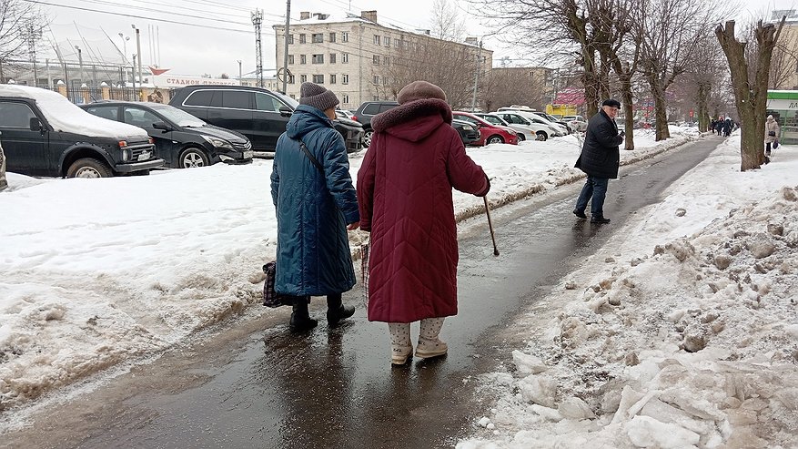 Главная картинка новости: Россияне начали массово отказываться от пенсии - нашли хитрую лазейку, как после 60 лет получать в 1,5 раза больше
