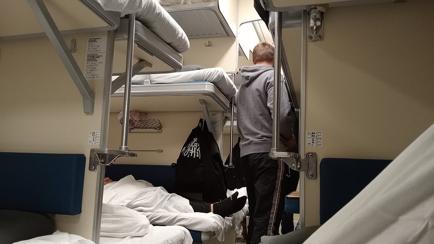 Главная картинка новости: Ехал в одном купе с бабушкой и внучкой - всё было нормально, пока я не отказал в одной простой просьбе: что произошло дальше