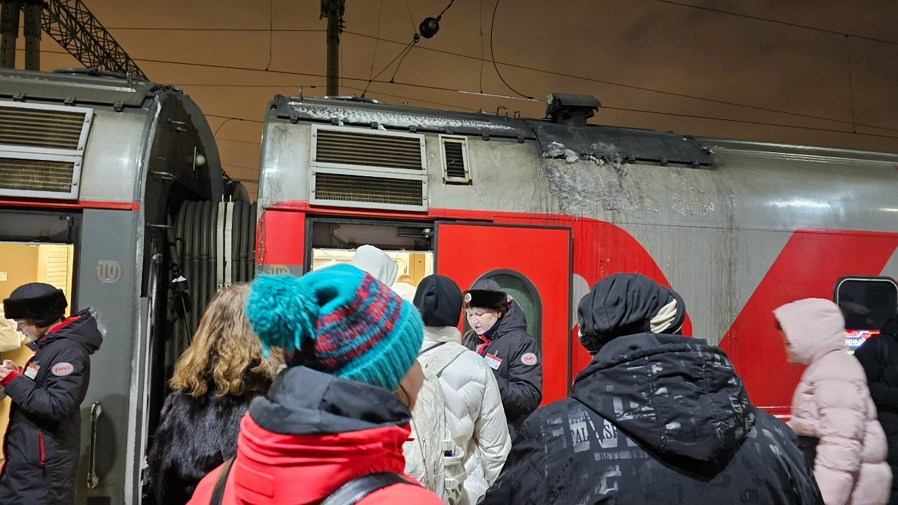 Главная картинка новости: Поезд "Ласточка" Кострома — Москва задержался более чем на час