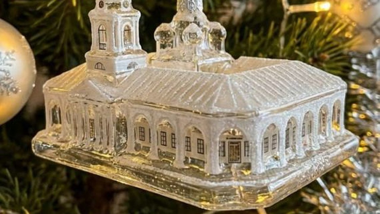 Главная картинка новости: Костромские достопримечательности превратились в елочные игрушки