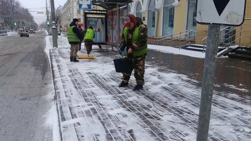 Главная картинка новости: В Костроме коммунальщикам напомнили о строгих правилах зимней уборки дворов