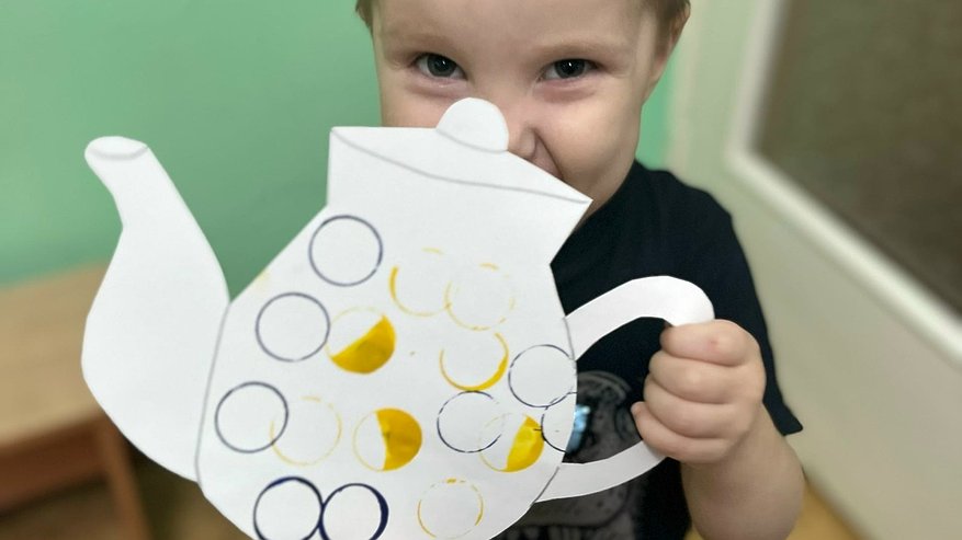 Главная картинка новости: В Костроме 2 тысячи детей создают украшения для городских елок