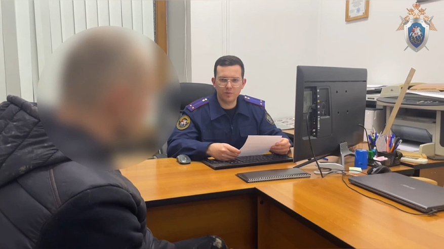 Главная картинка новости: Дочь спасла мать: в Костроме мужчина избил жену и пытался утопить ее в Волге