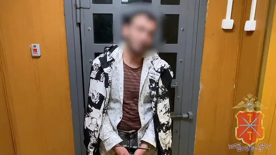 Главная картинка новости: Полиция Шарьи задержала 20-летнего угонщика, застрявшего на двух машинах в грязи