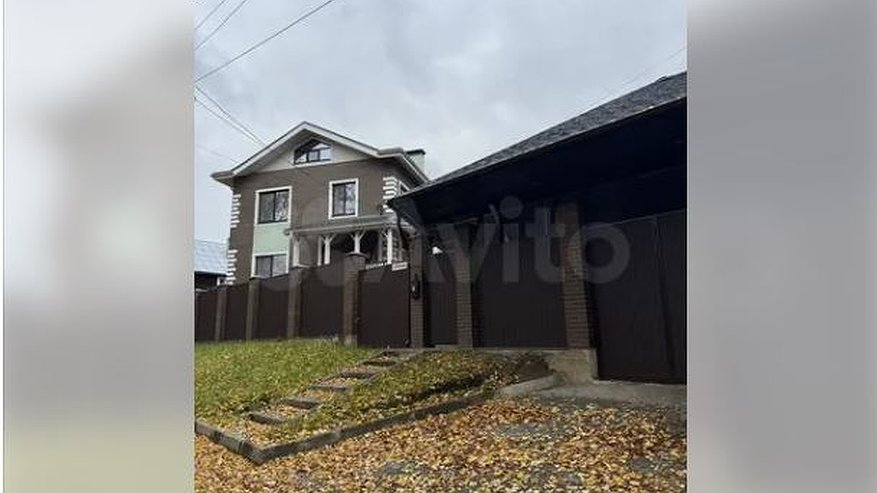 Главная картинка новости: "Кинотеатр, спортзал и открытый бассейн": в Костроме продают замок в английском стиле за 65 млн рублей