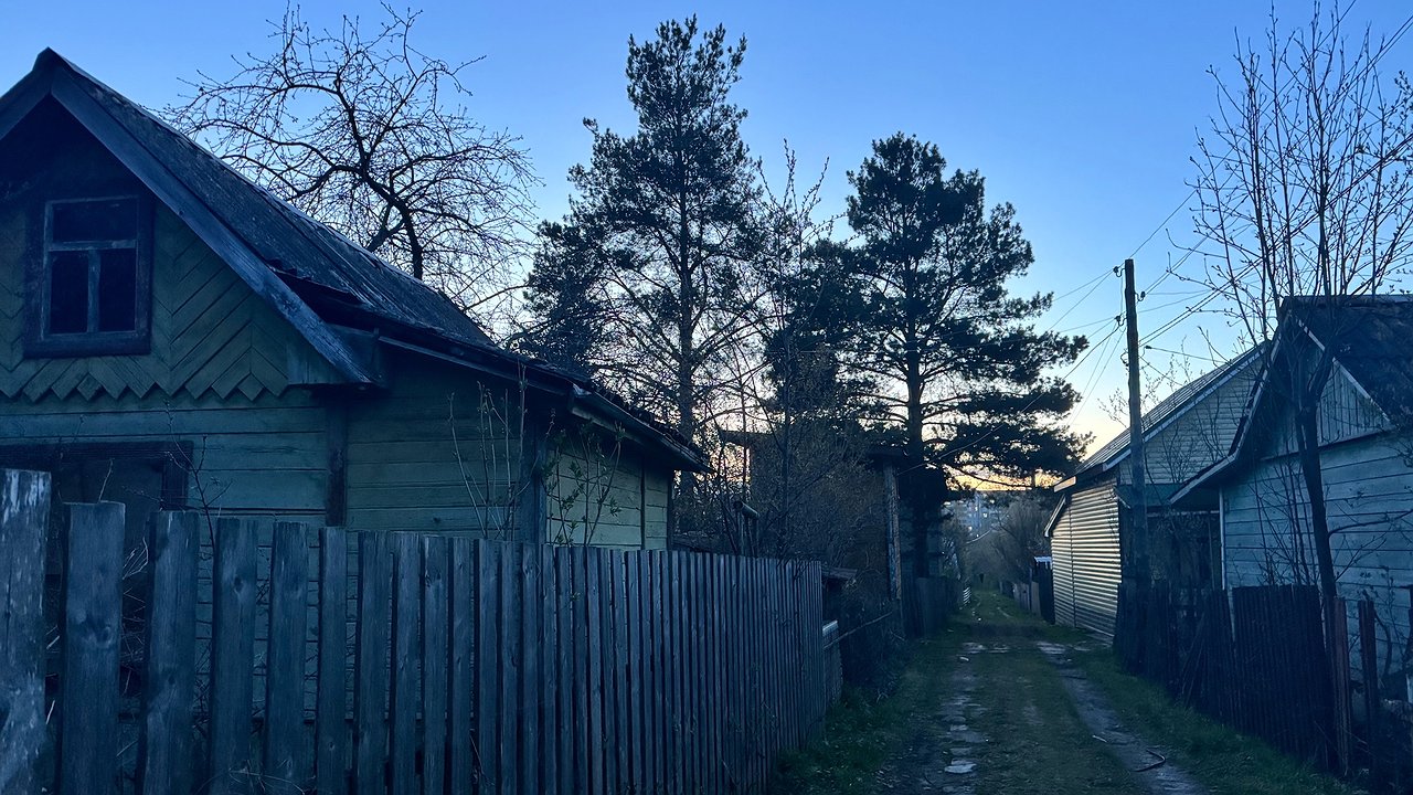 Главная картинка новости: Нашел самый простой и доступный способ утеплить крышу без разбора кровли: теперь зимой тепло, а летом - прохладно