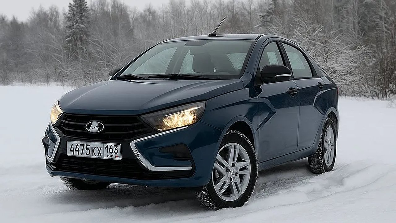 Главная картинка новости: Купил "Лада Искра" за 1,5 миллиона  — все понял уже через 500 километров: честный отзыв владельца