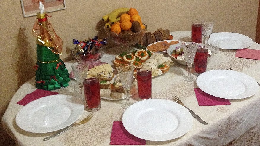 Главная картинка новости: Прожила в США 3 года, но так и не смогла это понять: ссобенности американского застолья, которые русским как до луны и обратно