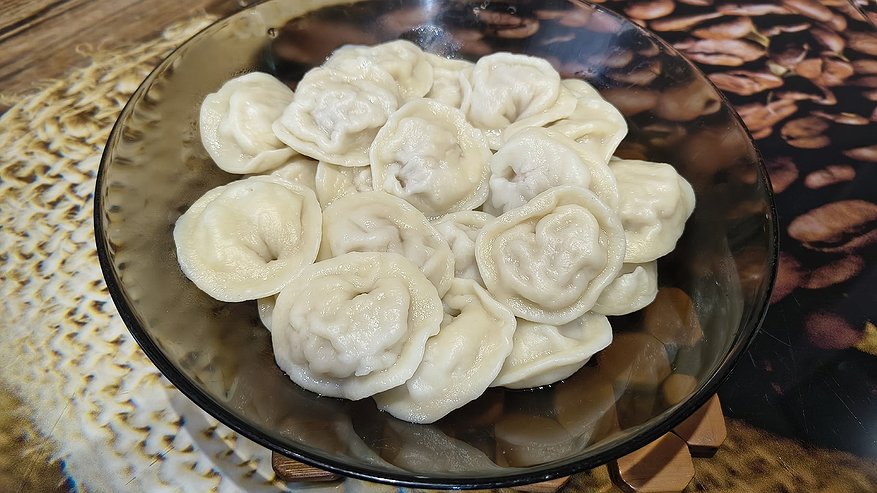 Главная картинка новости: Берите и не сомневайтесь - там чистое мясо, тесто не разваривается: Роскачество назвало лучшие марки пельменей