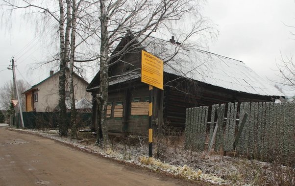 Уникальный деревянный классицизм под угрозой: суд обязал восстановить дом Зайцева в Кадые