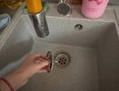 Дешевле 20 рублей и работает лучше дорогих гелей и "Крота": лайфхак, который спасает слив от засоров