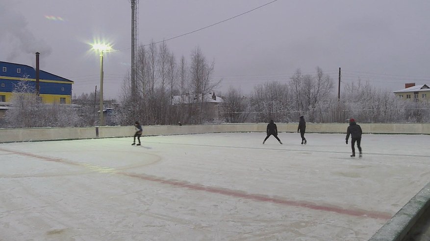 Главная картинка новости: В Костромской области предприниматель подарил городу ледовый корт