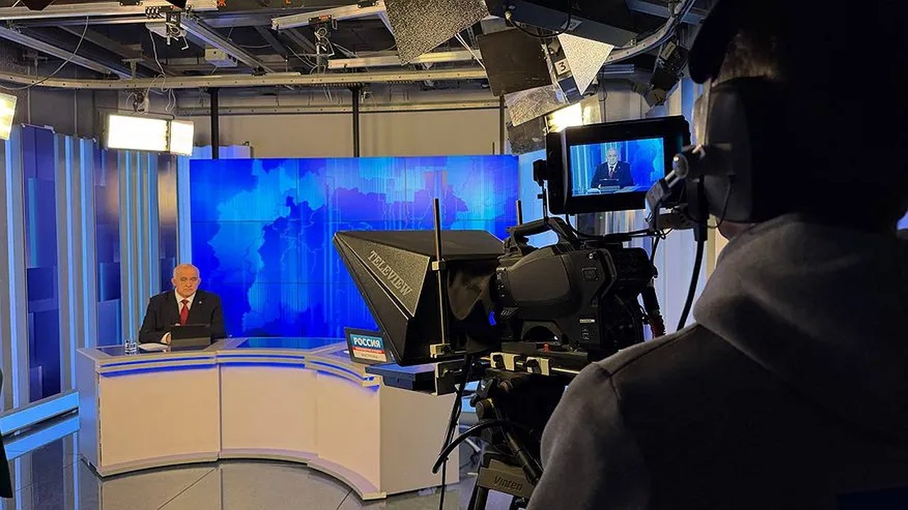 Главная картинка новости: Сергей Ситников поручил ответить на вопросы с прямой линии до 26 декабря