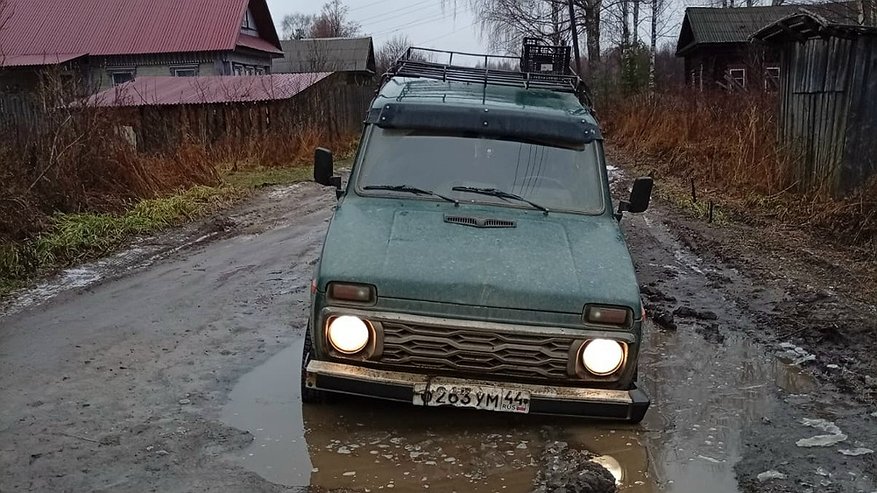Главная картинка новости: В Нее машины проваливаются под землю после работ по газификации
