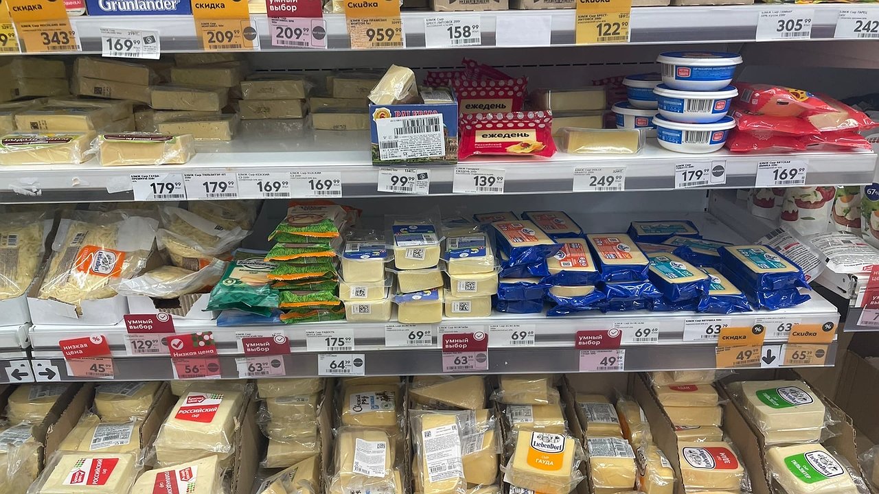 Главная картинка новости: Такой даже мыши есть не станут: В Роскачестве проверили русские сыры - два сразу попали в "черный список"