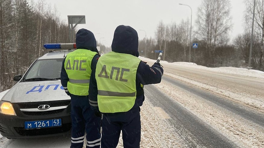 Главная картинка новости: Инспектор ГИБДД составляет протокол, а вы не согласны с нарушением - вот что делать. Автоюрист поставил точку