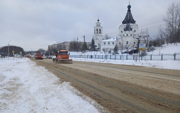 В Костромской области проводят уборку снега на дорогах
