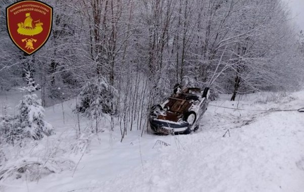 В Парфеньевском округе вылетела в кювет "Лада Гранта" с водителем и тремя пассажирами
