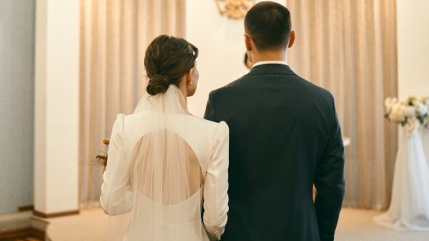 Главная картинка новости: В красивую дату декабря в брак вступили 10 пар в Костромской области