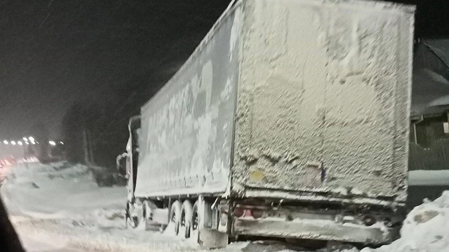 Главная картинка новости: В Костромской области грузовик, перевозивший товар с нарушениями