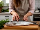 Любую рыбу чищу руками, без ножа и кипятка: и кухня всегда чистая - рабочий метод из Испании