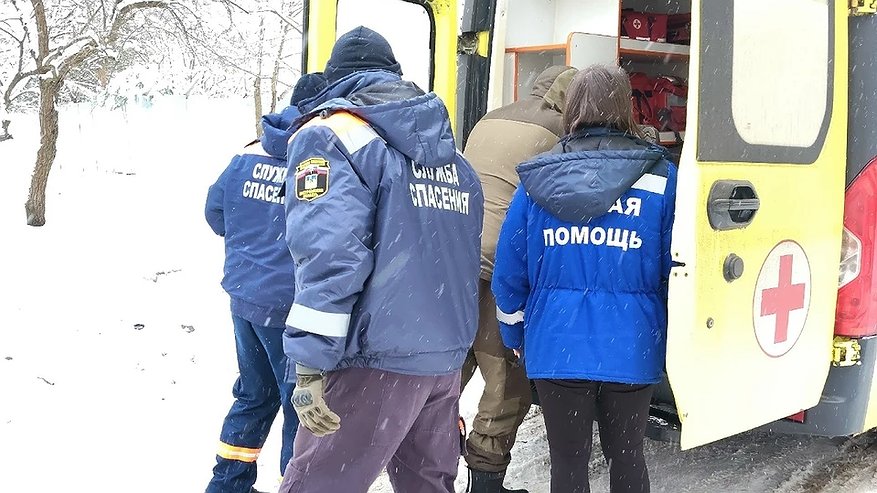 Главная картинка новости: Спасатели Костромы пришли на помощь пенсионерке, получившей травмы при падении в подъезде