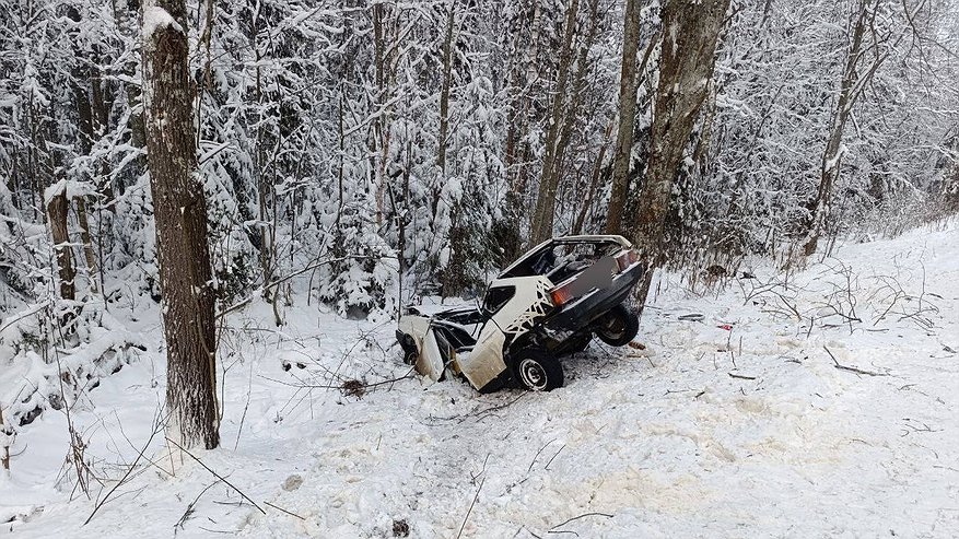 Главная картинка новости: Двое молодых людей погибли в страшном ДТП на трассе «Кострома — Сандогора»