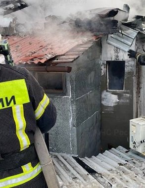 Огнеборцы спасли человека из горящего дома в Шарье