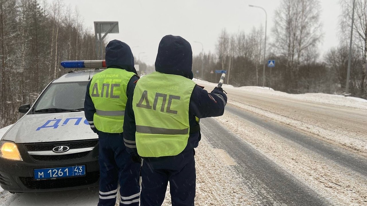 Главная картинка новости: Почему инспекторы ГАИ при проверке на дороге начали требовать телефон – и как на это правильно ответить