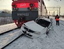 В Костромской области на переезде тепловоз сбил Renault Logan