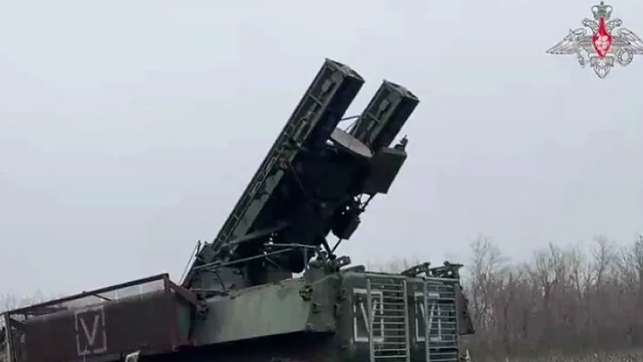 Главная картинка новости: Над шестью регионами России за ночь уничтожили почти сотню украинских БПЛА