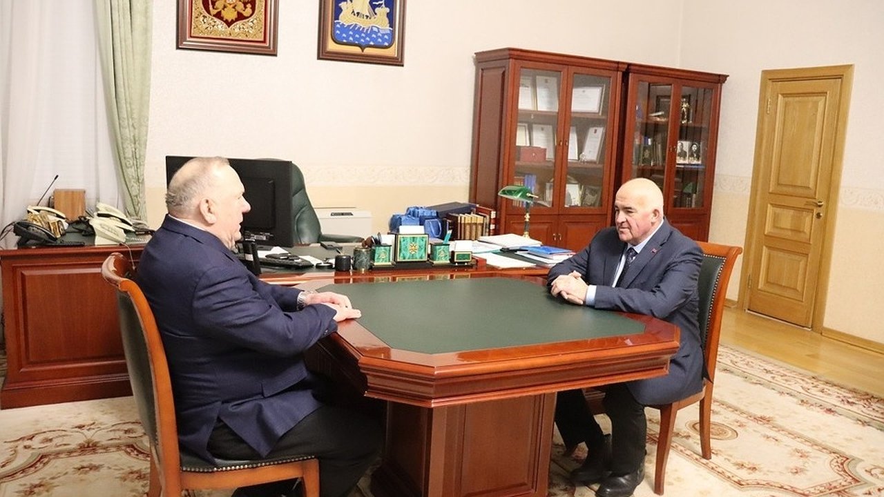 Главная картинка новости: Губернатор Костромской области встретился с Генерал-полковником Владимиром Шамановым