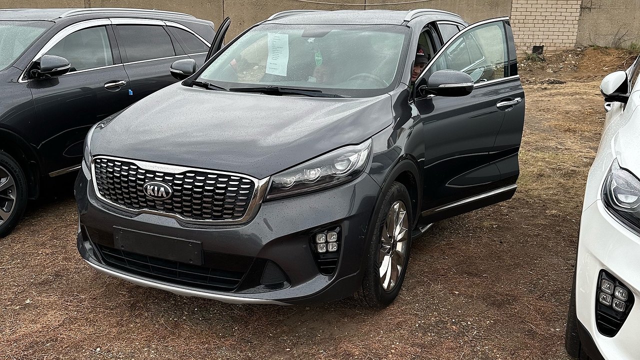 Главная картинка новости: Можно ли устанавливать LED лампочки в автомобиль вместо галогеновых и когда за это лишат прав: официальный ответ ГИБДД