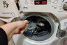 Миниатюра новости: Колпачок в барабан — и стиральная машина словно только из магазина: вся грязь выйдет черными хлопьями
