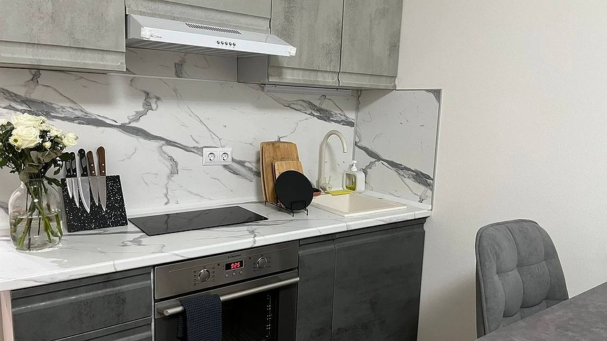 Главная картинка новости: Когда уезжаю из дома, всегда кладу в раковину стакан и лист бумаги: не нарадуюсь своей смекалке